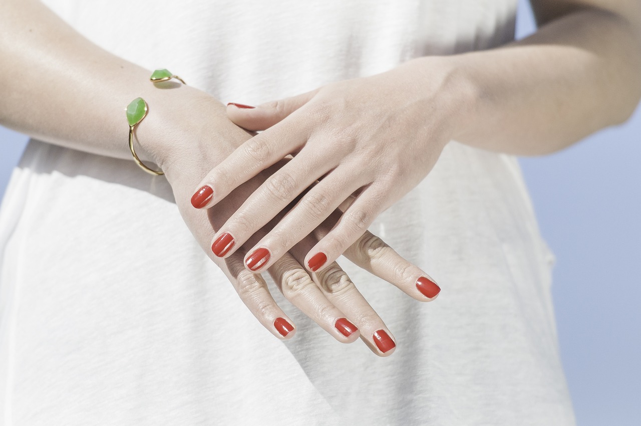 Jak zachować piękne dłonie i paznokcie na co dzień?